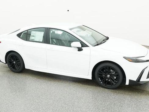 New 2026 Toyota Camry SE FWD image 33