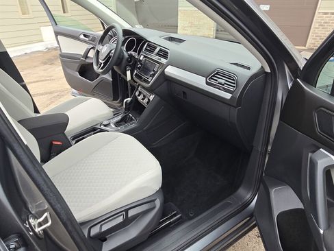 Used 2018 Volkswagen Tiguan S image 27