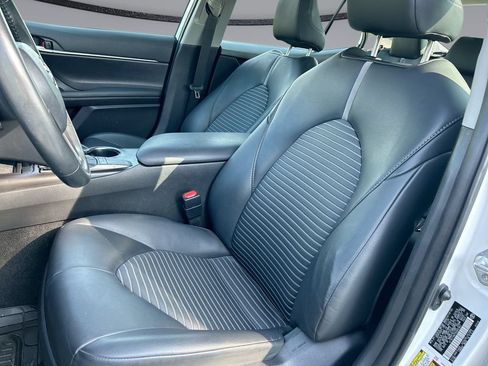 Used 2024 Toyota Camry SE FWD image 11