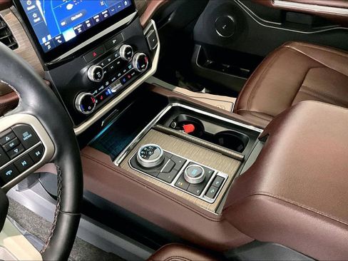 Used 2022 Ford Expedition Max Limited image 17