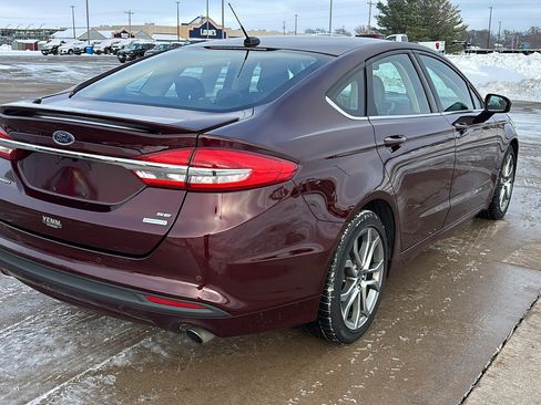 Used 2017 Ford Fusion SE w/ Equipment Group 201A image 9