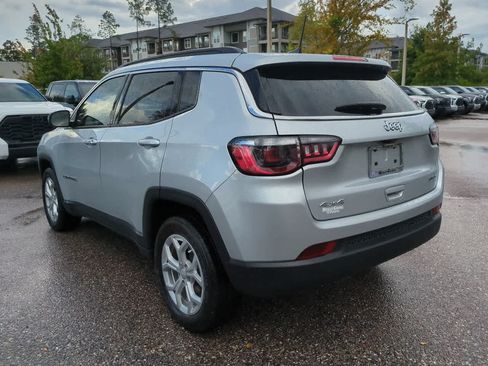 Used 2024 Jeep Compass Latitude AWD/4WD image 4