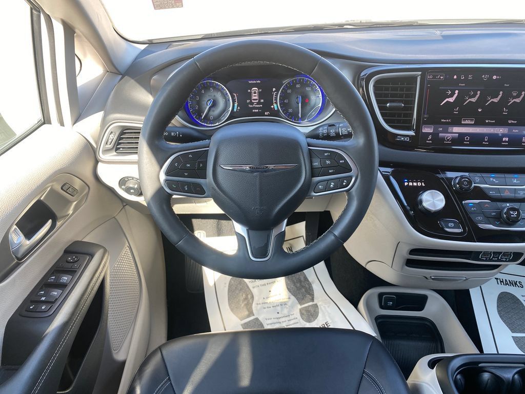 Used 2024 Chrysler Pacifica Touring-L FWD image 14