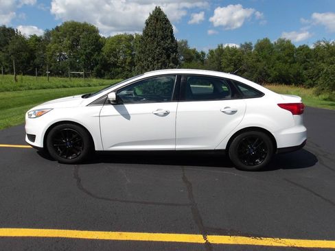 Used 2017 Ford Focus SE FWD image 10