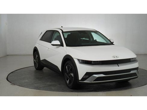 New 2026 Hyundai Ioniq 5 SE image 1