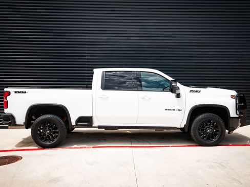 Used 2025 Chevrolet Silverado 2500 LTZ w/ LTZ Plus Package AWD/4WD image 8