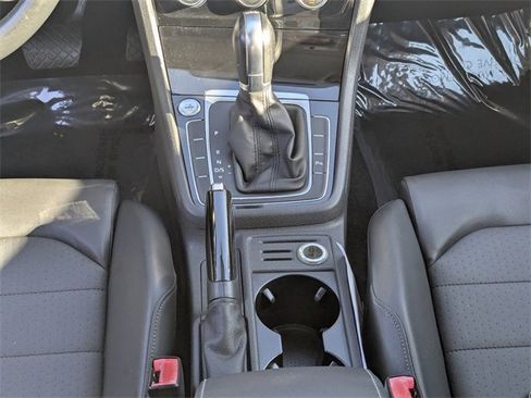 Used 2015 Volkswagen Golf TDI S image 18