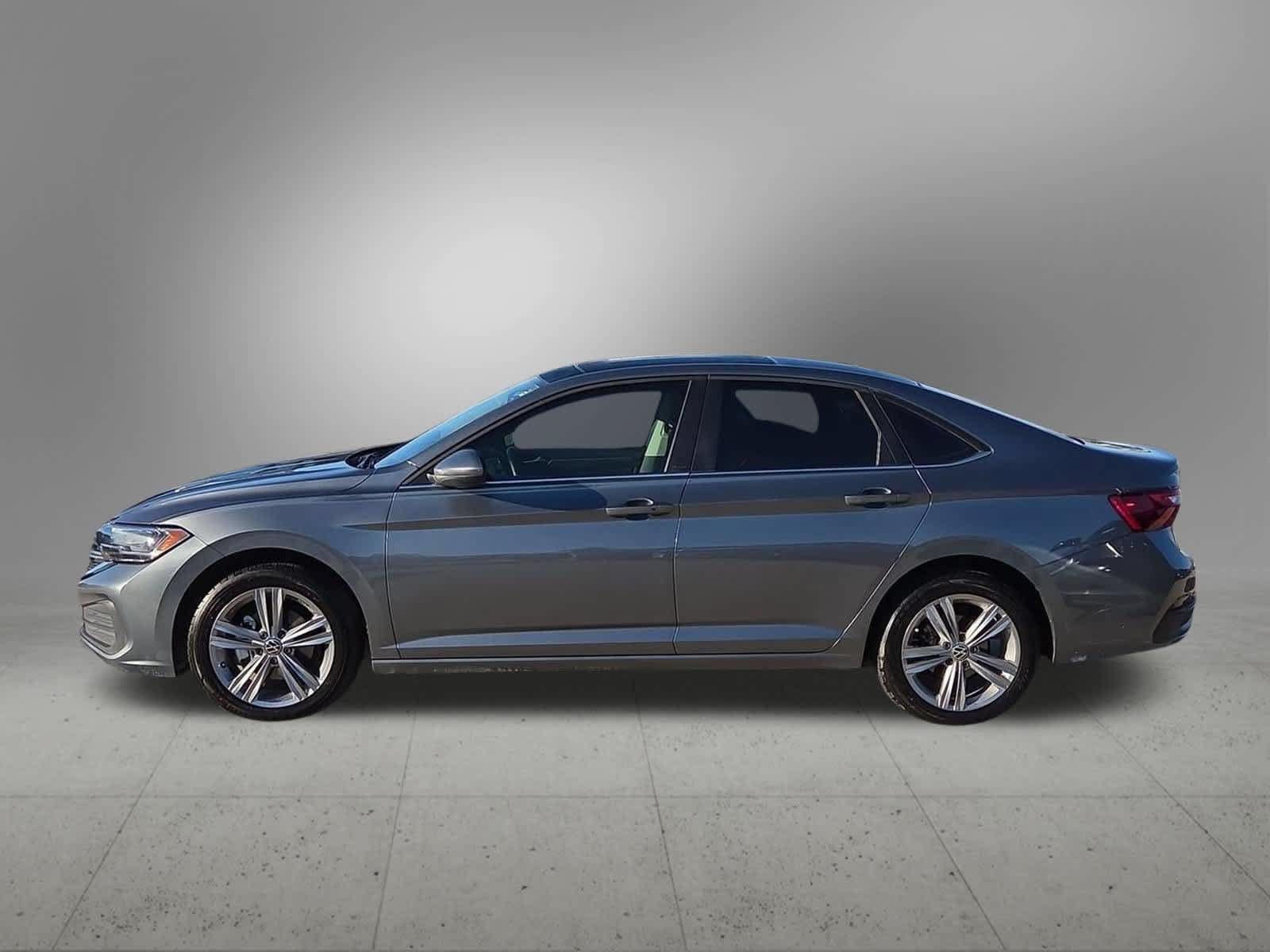 Used 2024 Volkswagen Jetta SE w/ Panoramic Sunroof Package FWD image 3
