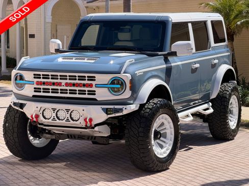 Used 2025 Ford Bronco Outer Banks AWD/4WD image 1