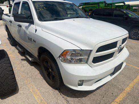 Used 2017 RAM 1500 Express AWD/4WD image 3