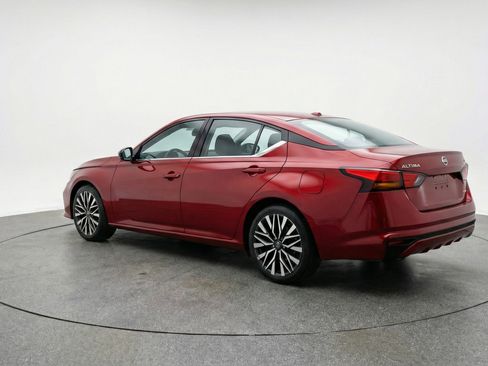 Used 2025 Nissan Altima 2.5 SV FWD image 6