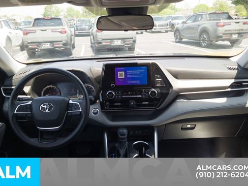 Used 2023 Toyota Highlander L FWD image 21