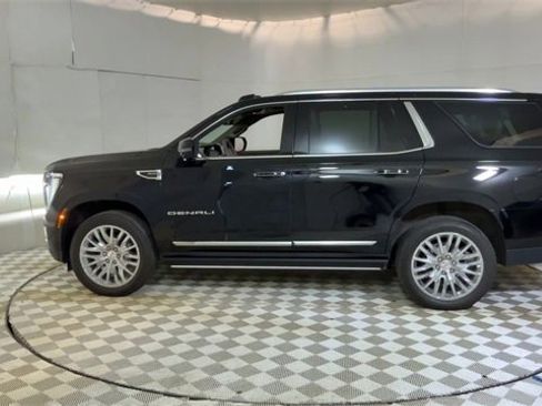 Used 2025 GMC Yukon Denali w/ Sun & Power Step Package image 5