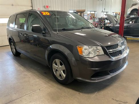 Used 2020 Dodge Grand Caravan SE w/ SE Plus Group FWD image 4