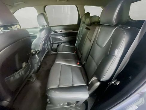 Used 2024 Kia Telluride LX FWD image 25