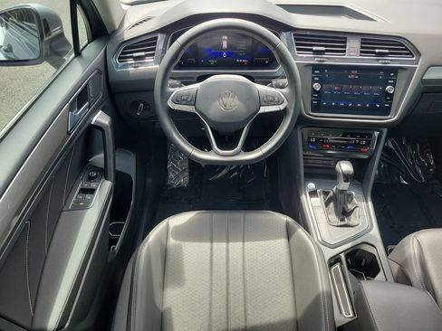 Used 2023 Volkswagen Tiguan SE FWD image 13