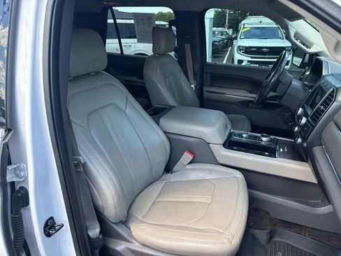 Used 2018 Ford Expedition Limited w/ Equipment Group 301A AWD/4WD image 11