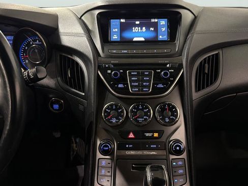 Used 2016 Hyundai Genesis 3.8 image 14