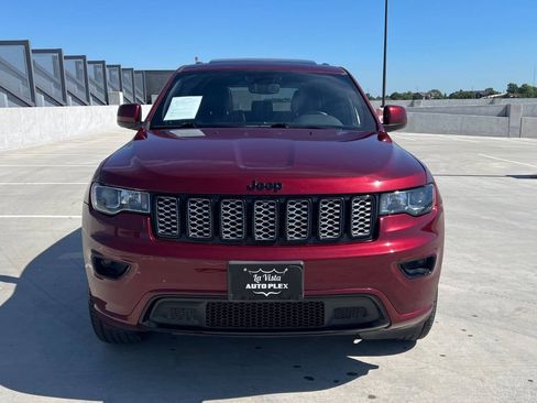 Used 2019 Jeep Grand Cherokee Altitude AWD/4WD image 5