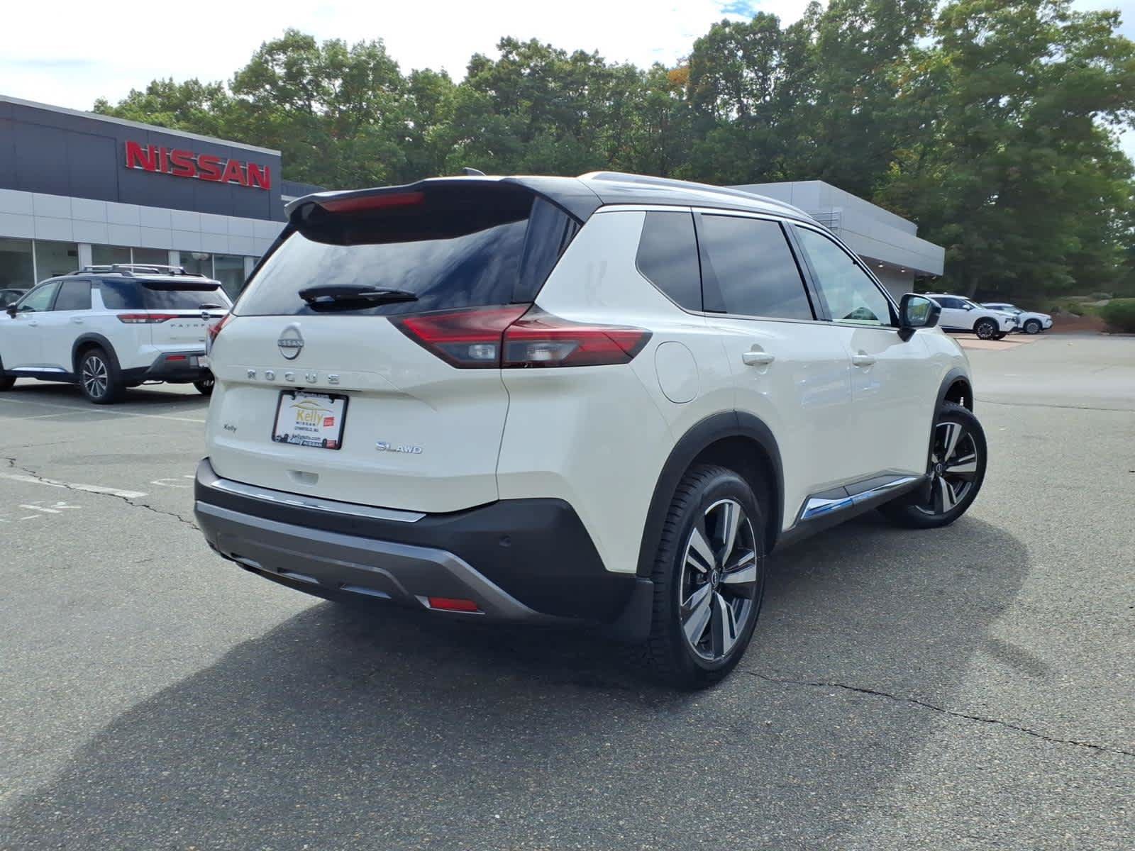 Used 2023 Nissan Rogue SL AWD/4WD image 5