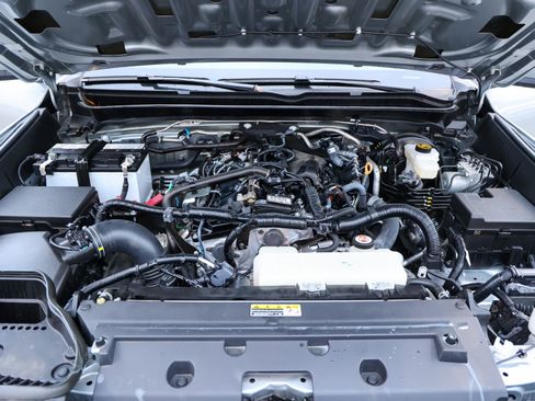 Certified 2025 Toyota Tacoma SR5 image 15