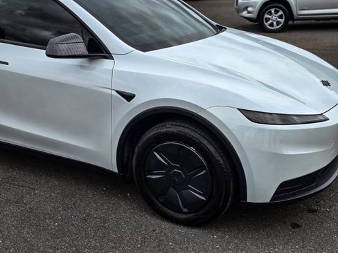 Used 2026 Tesla Model Y AWD image 14
