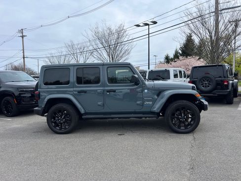 Used 2024 Jeep Wrangler Sahara w/ Dual Top Group AWD/4WD image 7