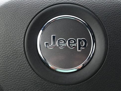 Used 2021 Jeep Grand Cherokee Laredo X AWD/4WD image 21