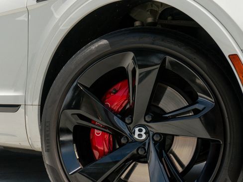 Used 2023 Bentley Bentayga AWD/4WD image 33