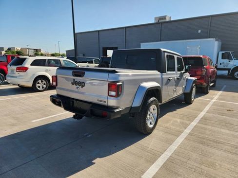 Used 2021 Jeep Gladiator Sport image 5