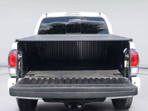 Used 2022 Toyota Tacoma TRD Sport w/ Technology Package RWD image 31