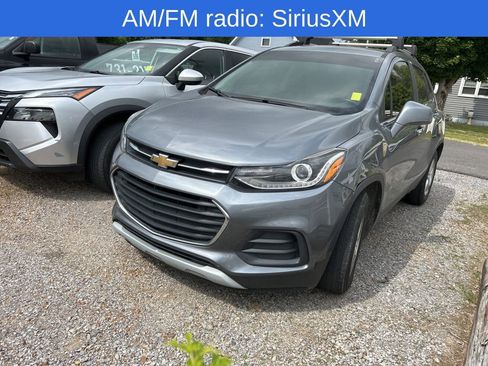 Used 2019 Chevrolet Trax LT w/ LT Convenience Package FWD image 4