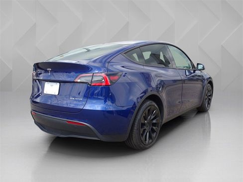 Used 2021 Tesla Model Y Long Range image 5