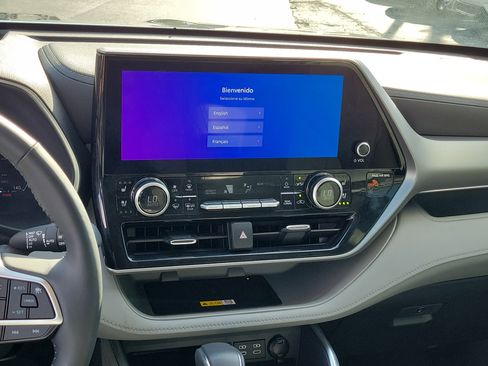 Used 2024 Toyota Highlander LE image 20