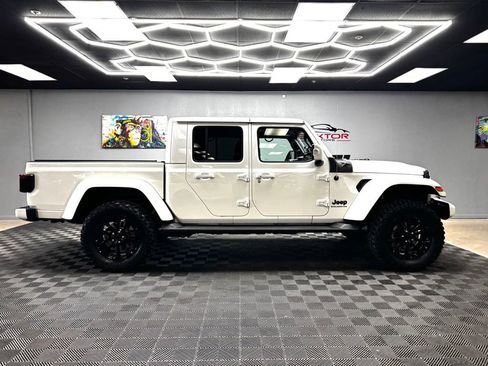 Used 2023 Jeep Gladiator Overland AWD/4WD image 17
