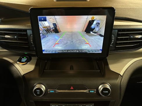 Used 2020 Ford Explorer XLT w/ Class III Trailer Tow Package image 12