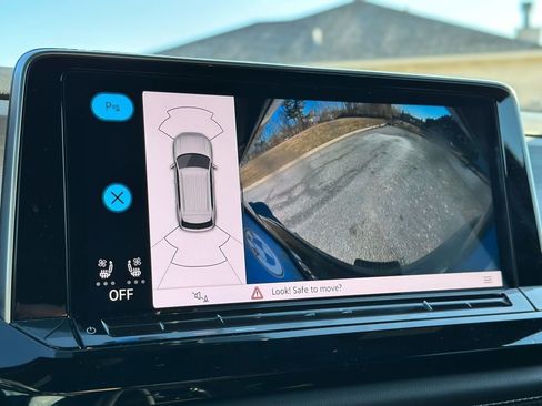 Used 2024 Volkswagen Atlas Cross Sport SE w/ Panoramic Sunroof Package image 36