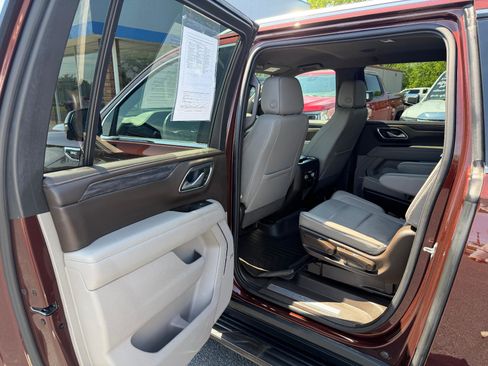 Used 2022 GMC Yukon XL SLT w/ SLT Luxury Package AWD/4WD image 14