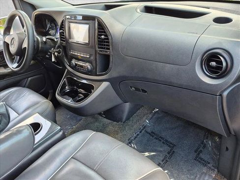 Used 2018 Mercedes-Benz Metris Passenger image 22