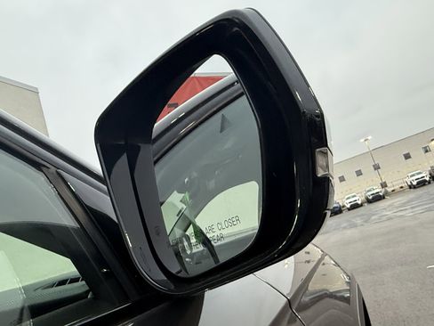 Used 2022 Jeep Grand Cherokee L Limited w/ Black Appearance Package image 24