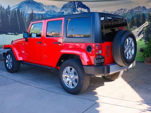 Used 2015 Jeep Wrangler Unlimited Sahara AWD/4WD image 4