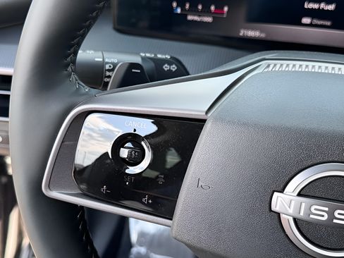 Used 2025 Nissan Murano SV FWD image 15