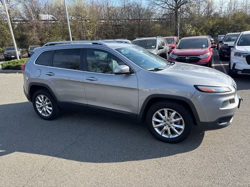 Used 2015 Jeep Cherokee Limited image 9