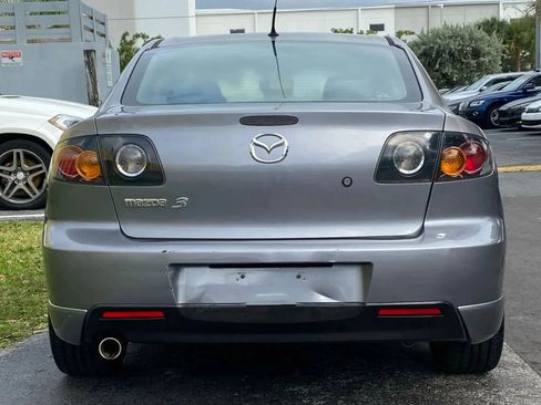 Used 2005 MAZDA MAZDA3 s w/ Moonroof & 6-CD Pkg FWD image 6
