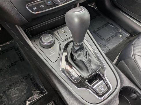 Used 2020 Jeep Cherokee Limited AWD/4WD image 12
