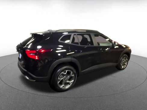 Used 2025 Chevrolet Trax LT w/ LT Convenience Package image 15