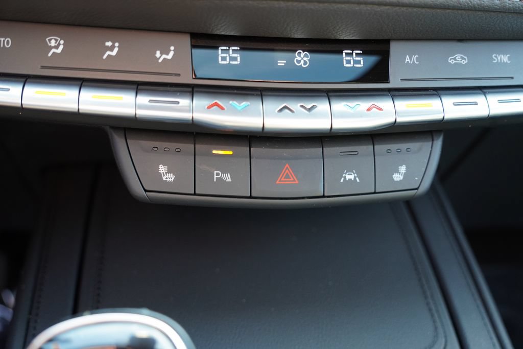 Certified 2023 Cadillac XT4 Premium Luxury w/ LPO, ONYX Package AWD/4WD image 30