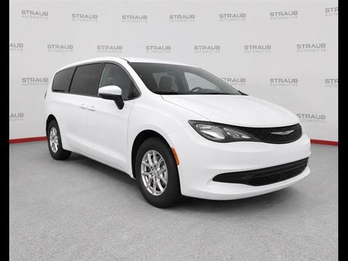 Used 2023 Chrysler Voyager LX FWD image 1