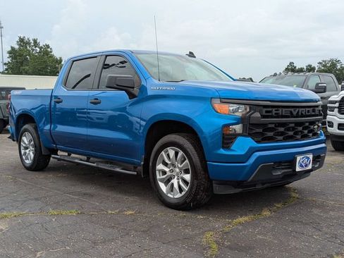 Used 2023 Chevrolet Silverado 1500 Custom AWD/4WD image 2