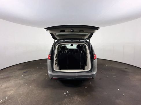 Used 2023 Chrysler Pacifica Touring-L FWD image 25